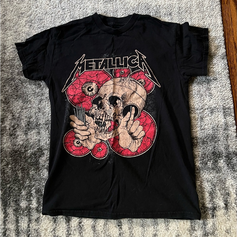 Metallica Graphic Band Tee - Black with Red & Cream Skull Design